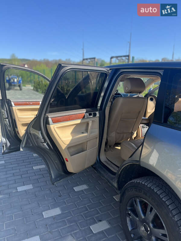 Внедорожник / Кроссовер Volkswagen Touareg 2004 в Черновцах