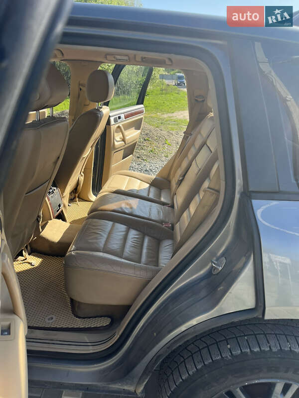 Внедорожник / Кроссовер Volkswagen Touareg 2004 в Черновцах