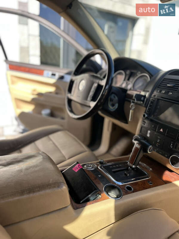 Внедорожник / Кроссовер Volkswagen Touareg 2004 в Черновцах