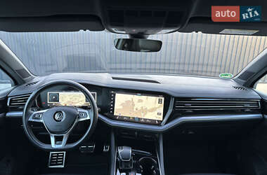 Позашляховик / Кросовер Volkswagen Touareg 2019 в 