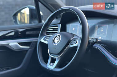 Позашляховик / Кросовер Volkswagen Touareg 2019 в 