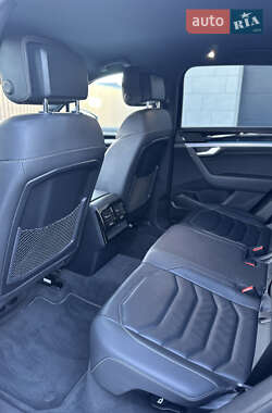 Позашляховик / Кросовер Volkswagen Touareg 2019 в 