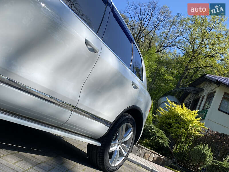Внедорожник / Кроссовер Volkswagen Touareg 2012 в Львове