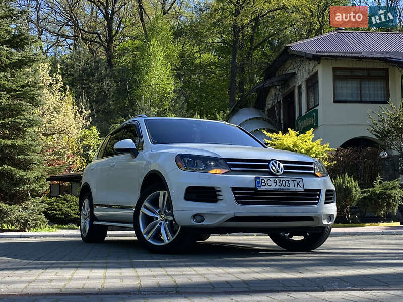 Внедорожник / Кроссовер Volkswagen Touareg 2012 в Львове