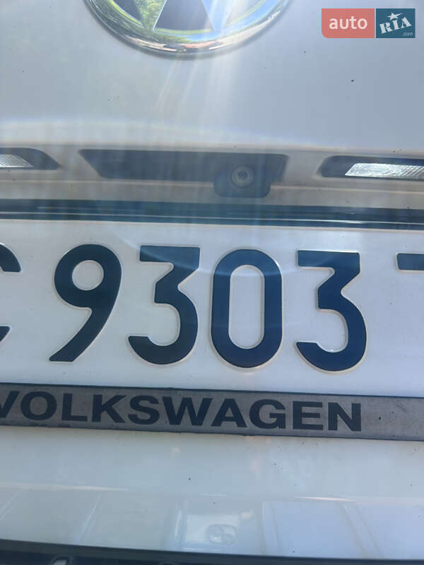 Внедорожник / Кроссовер Volkswagen Touareg 2012 в Львове