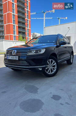 Позашляховик / Кросовер Volkswagen Touareg 2016 в 