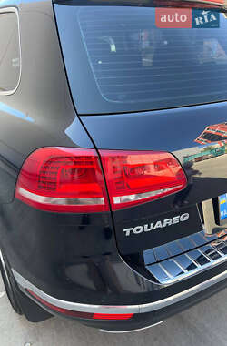 Позашляховик / Кросовер Volkswagen Touareg 2016 в 