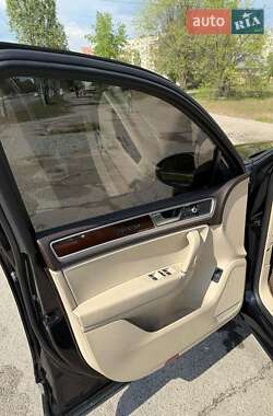 Позашляховик / Кросовер Volkswagen Touareg 2015 в 