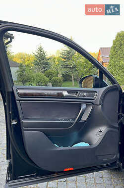 Внедорожник / Кроссовер Volkswagen Touareg 2012 в 