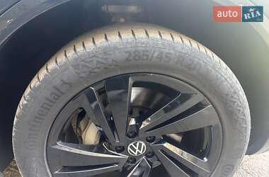 Внедорожник / Кроссовер Volkswagen Touareg 2021 в 