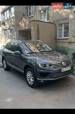 Внедорожник / Кроссовер Volkswagen Touareg 2014 в Киеве