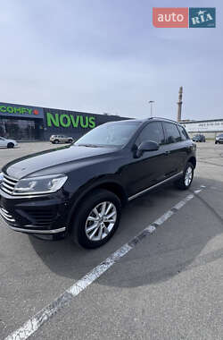 Внедорожник / Кроссовер Volkswagen Touareg 2016 в Киеве