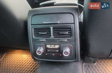 Внедорожник / Кроссовер Volkswagen Touareg 2012 в 