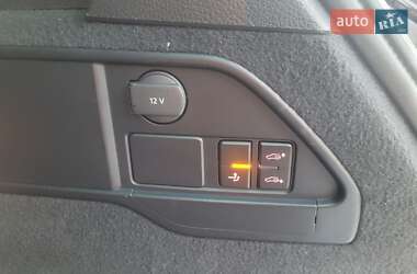 Внедорожник / Кроссовер Volkswagen Touareg 2012 в 