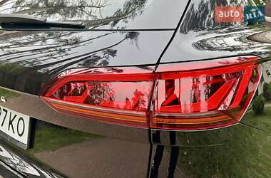 Позашляховик / Кросовер Volkswagen Touareg 2018 в 