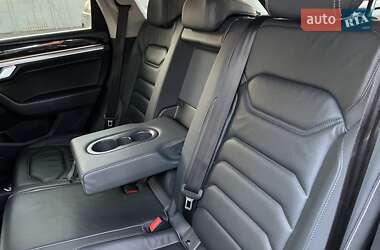 Позашляховик / Кросовер Volkswagen Touareg 2018 в 