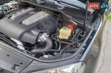 Внедорожник / Кроссовер Volkswagen Touareg 2012 в 