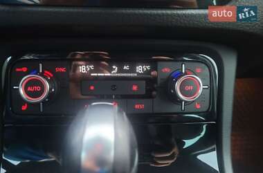Внедорожник / Кроссовер Volkswagen Touareg 2012 в 