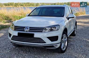 Внедорожник / Кроссовер Volkswagen Touareg 2015 в Днепре