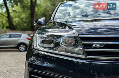 Внедорожник / Кроссовер Volkswagen Touareg 2016 в 