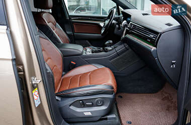 Внедорожник / Кроссовер Volkswagen Touareg 2019 в 