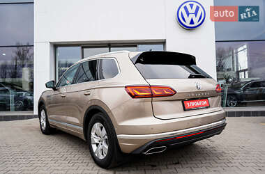 Внедорожник / Кроссовер Volkswagen Touareg 2019 в 