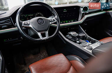Внедорожник / Кроссовер Volkswagen Touareg 2019 в 