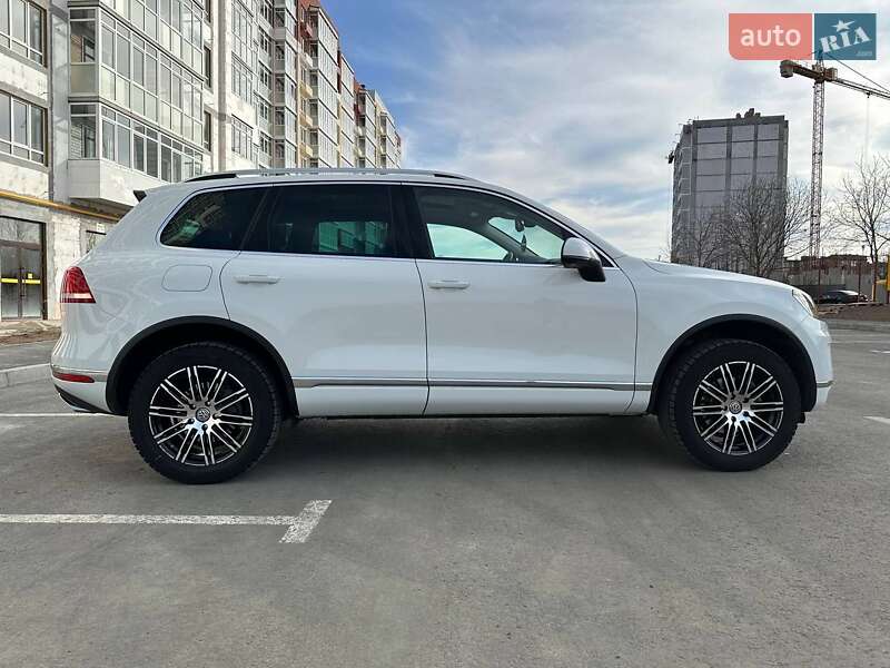 Позашляховик / Кросовер Volkswagen Touareg 2015 в Умані