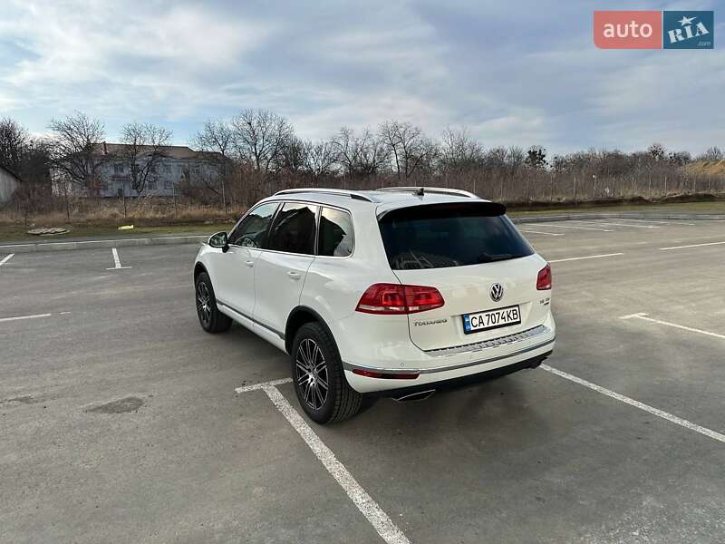 Позашляховик / Кросовер Volkswagen Touareg 2015 в Умані