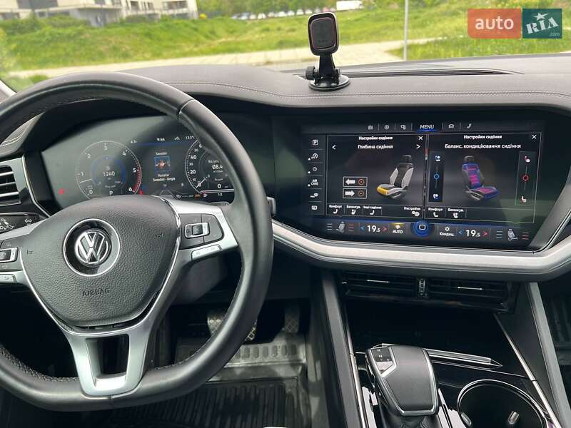 Позашляховик / Кросовер Volkswagen Touareg 2018 в Києві