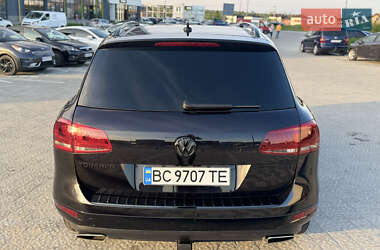 Позашляховик / Кросовер Volkswagen Touareg 2011 в 
