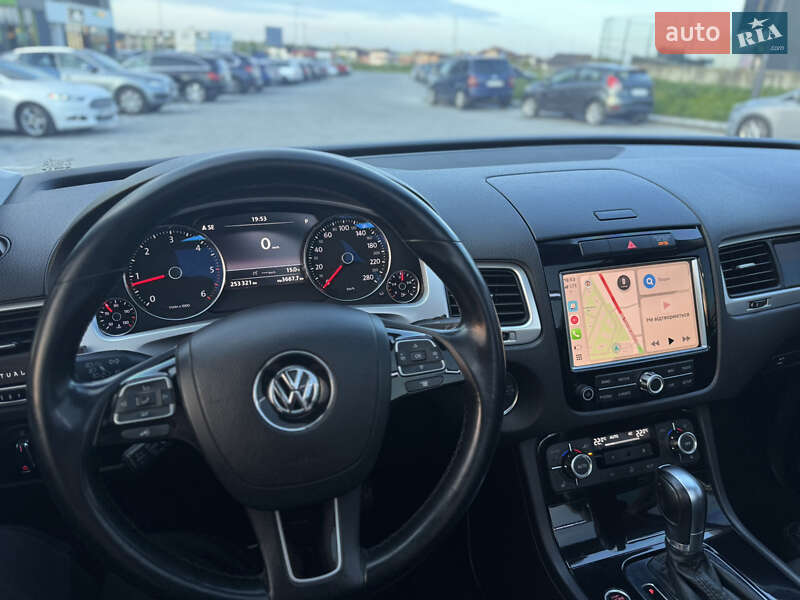 Внедорожник / Кроссовер Volkswagen Touareg 2011 в Львове