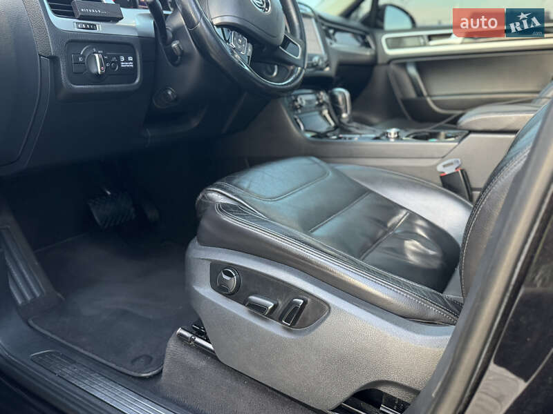 Внедорожник / Кроссовер Volkswagen Touareg 2011 в Львове