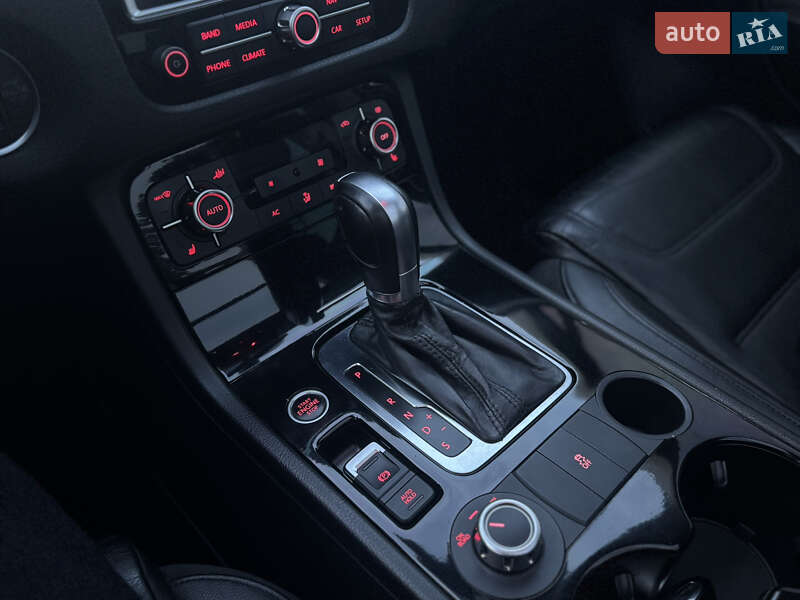 Внедорожник / Кроссовер Volkswagen Touareg 2011 в Львове
