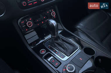 Позашляховик / Кросовер Volkswagen Touareg 2011 в 