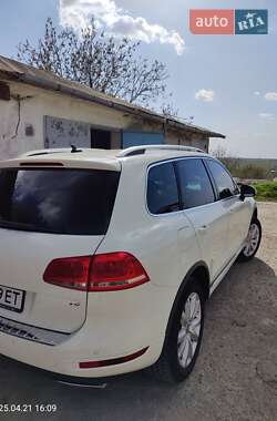 Внедорожник / Кроссовер Volkswagen Touareg 2011 в 