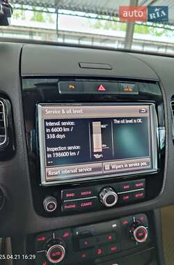 Внедорожник / Кроссовер Volkswagen Touareg 2011 в 