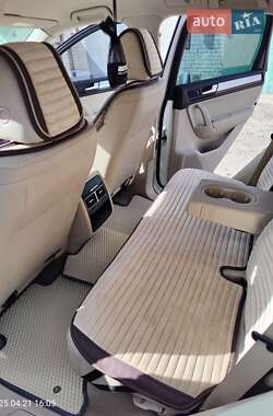 Внедорожник / Кроссовер Volkswagen Touareg 2011 в 