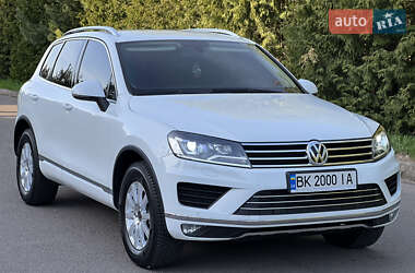 Позашляховик / Кросовер Volkswagen Touareg 2014 в 