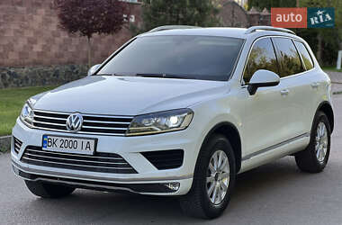 Внедорожник / Кроссовер Volkswagen Touareg 2014 в Ровно