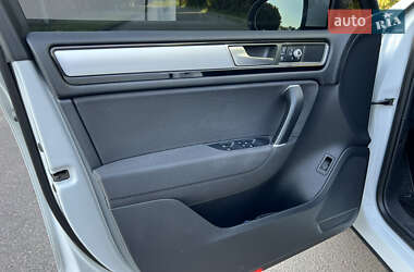 Позашляховик / Кросовер Volkswagen Touareg 2014 в 