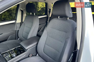 Позашляховик / Кросовер Volkswagen Touareg 2014 в 