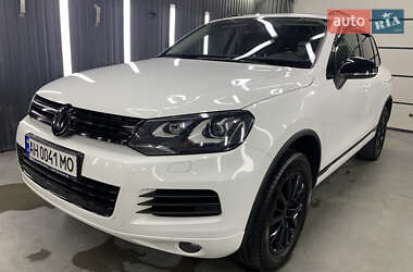 Внедорожник / Кроссовер Volkswagen Touareg 2013 в Ирпене