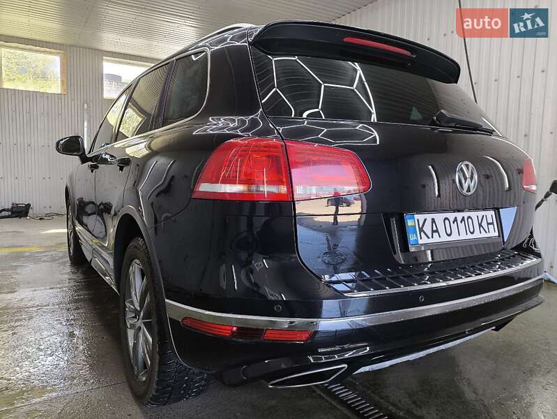 Позашляховик / Кросовер Volkswagen Touareg 2015 в Каневі