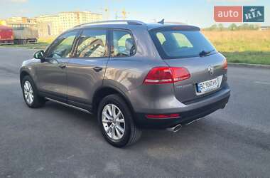 Позашляховик / Кросовер Volkswagen Touareg 2010 в 