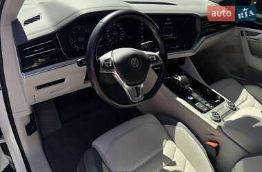 Позашляховик / Кросовер Volkswagen Touareg 2019 в 