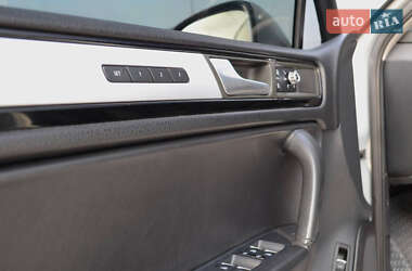 Внедорожник / Кроссовер Volkswagen Touareg 2010 в 