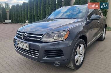 Внедорожник / Кроссовер Volkswagen Touareg 2012 в Дунаевцах