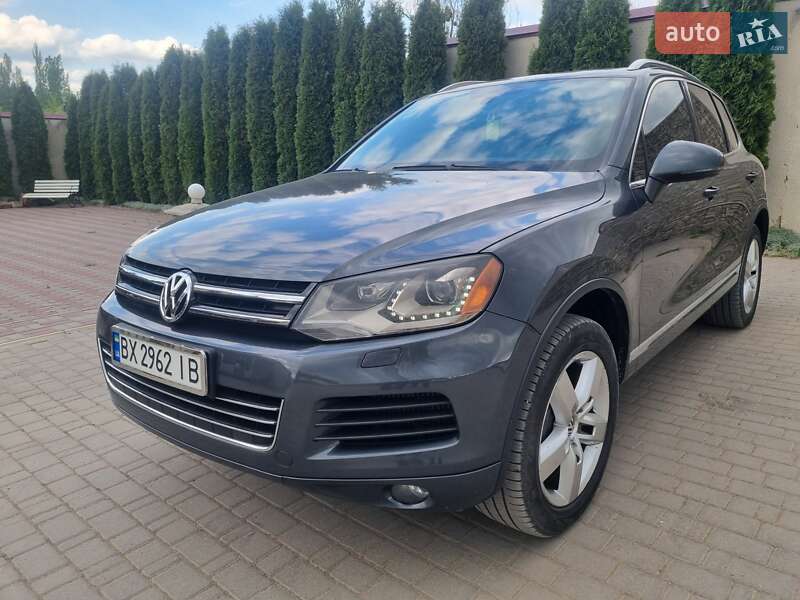 Внедорожник / Кроссовер Volkswagen Touareg 2012 в 