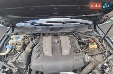 Внедорожник / Кроссовер Volkswagen Touareg 2012 в 